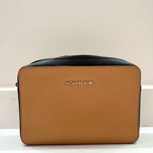 Limited Edition! Michael Kors Jet Set Leather Crossbody Bag (Large)